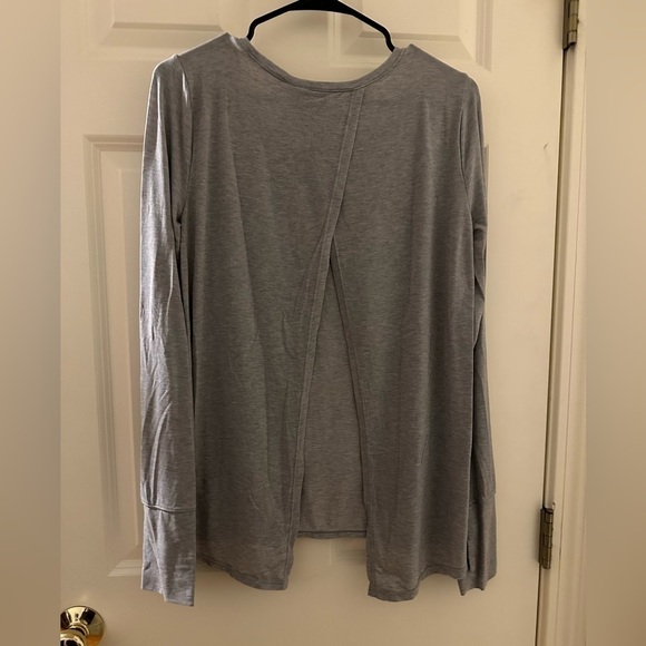 Gapfit athletic long sleeve layering top grey size M 6 8 NWOT - Picture 1 of 3